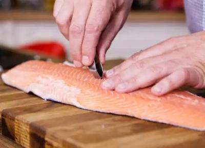 گیر کردن استخوان ماهی در گلو چقدر جدی است و چه زمانی باید نگران شد؟ گیر کردن استخوان ماهی در گلو چقدر جدی است و چه زمانی باید نگران شد؟